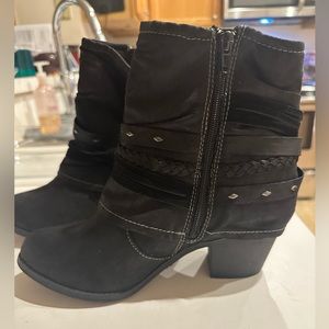 New! Size 8 POP! Black Boots